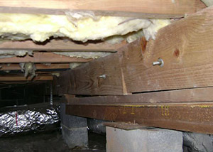 sagging crawl space with wooden shimming a San Bernardino crawl space
